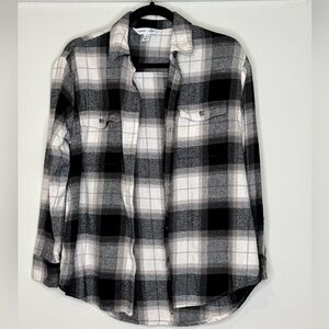 Old Navy black & white plaid flannel button down size M